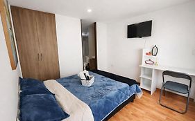 Apartaestudio moderno con parqueadero cerca UPTC y Clínica Los Andes